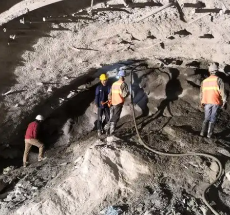 伊州拱顶带模注浆料的施工流程及注意事项